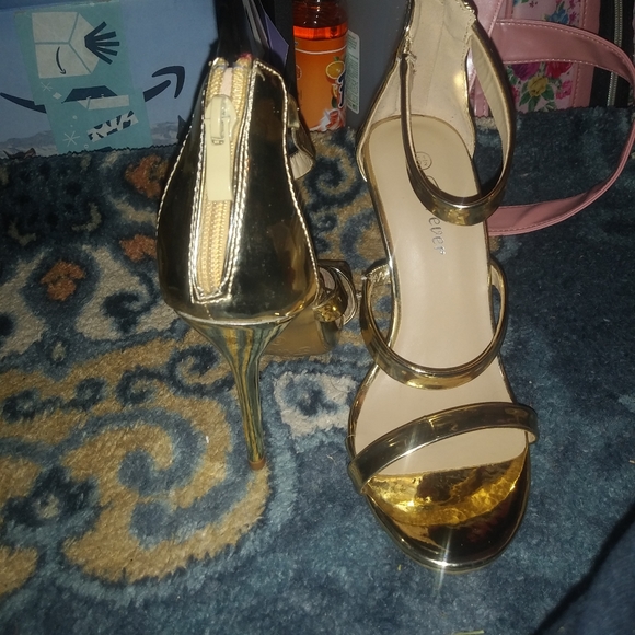 Forever Gold Heels - Picture 4 of 6